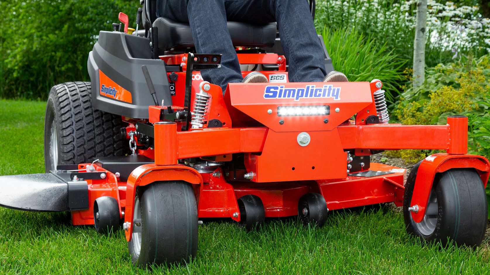 Simplicity | Courier™ XT Zero Turn Mower